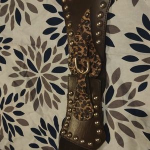 Brown stretch belt with animal fur